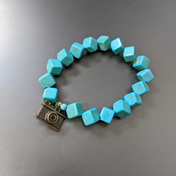 Blue Beaded Bracelet with Vintage Camera Charm - Picture 8 of 8